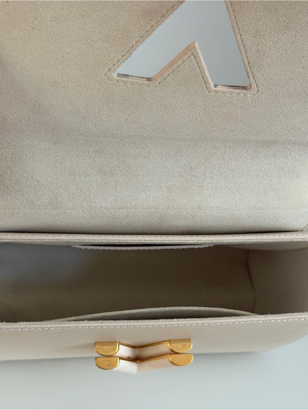 Louis Vuitton Twist MM – White Epi Leather - Picture 9 of 10